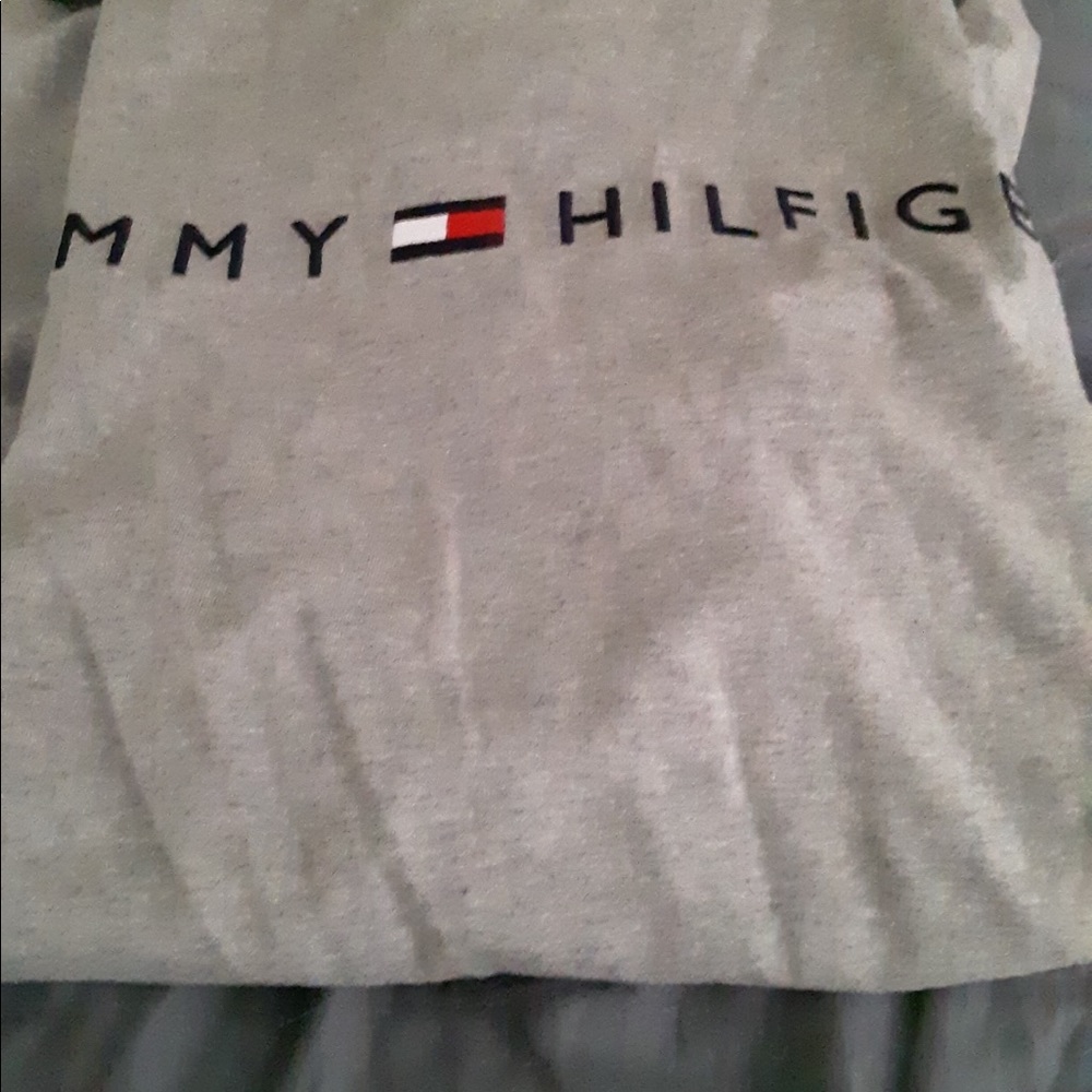 White pull over under armor Shirt